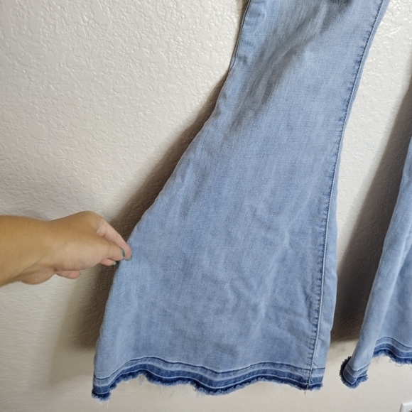 Free People Irreplaceable Flare Leg Jeans Exposed Fly Kent Blue sz 26 - Picture 5 of 9